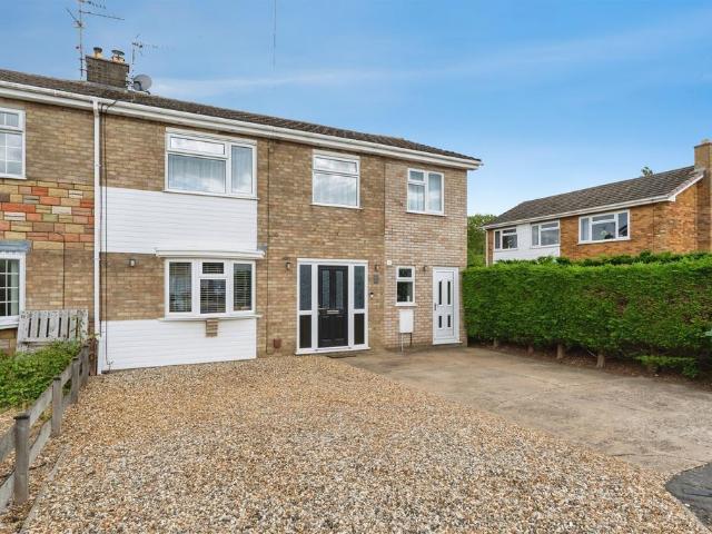 4 bedroom semi detached house for sale