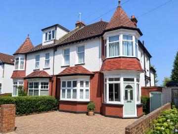 4 bedroom semi detached house for sale