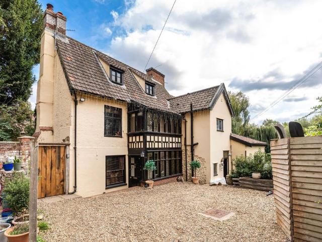 4 bedroom semi detached house for sale