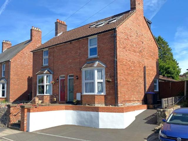 4 bedroom semi detached house for sale