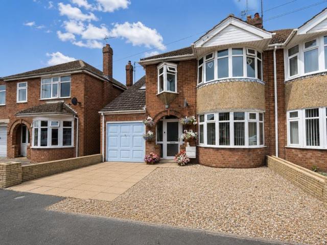 4 bedroom semi detached house for sale