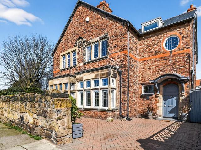 4 bedroom semi detached house for sale