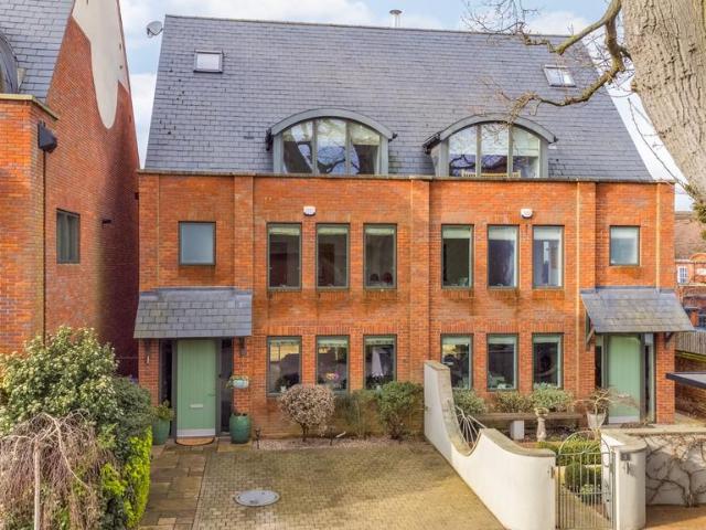 4 bedroom semi detached house for sale