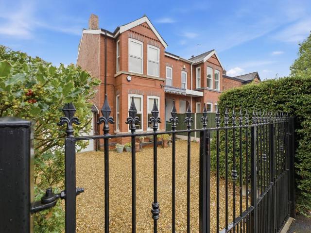 4 bedroom semi detached house for sale