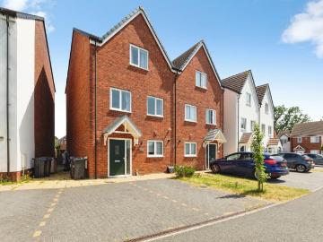 4 bedroom semi detached house for sale