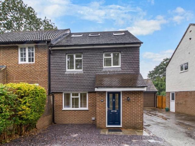 4 bedroom semi detached house for sale
