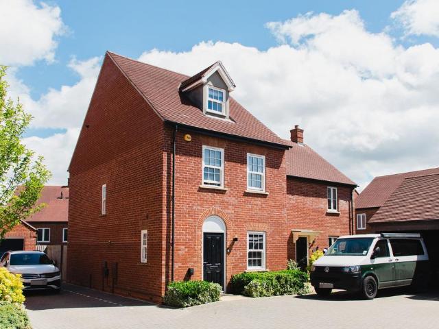 4 bedroom semi detached house for sale