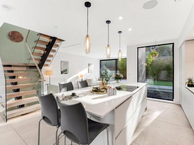 5 bedroom semi detached house for sale