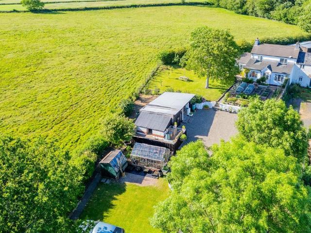 4 bedroom cottage for sale