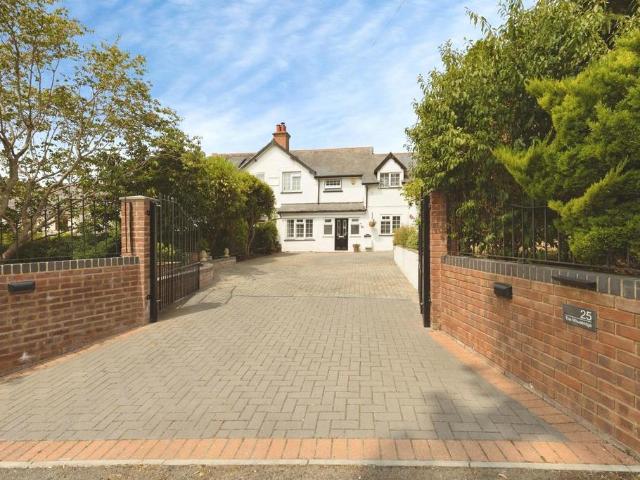 4 bedroom semi detached house for sale