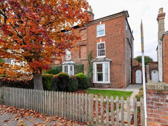 4 bedroom semi detached house for sale