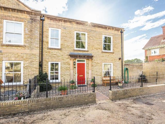 4 bedroom semi detached house for sale