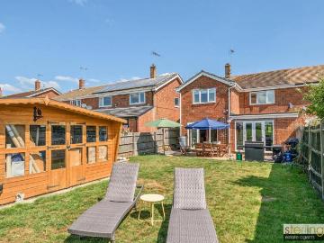 4 bedroom semi detached house for sale