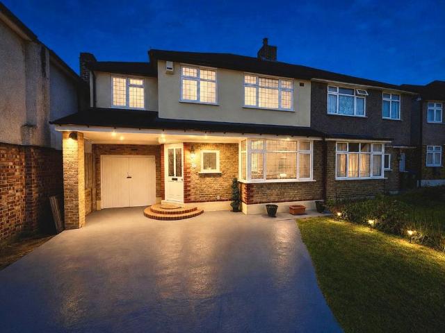 4 bedroom semi detached house for sale