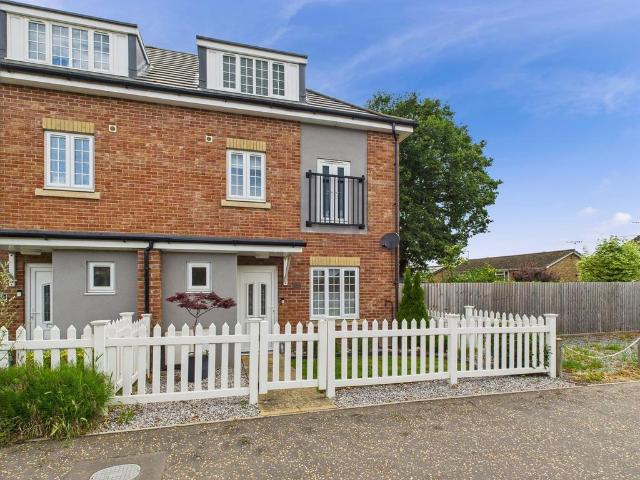 4 bedroom semi detached house for sale