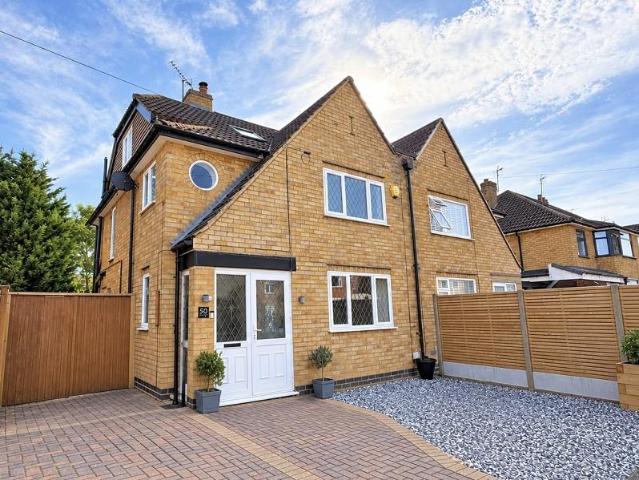 4 bedroom semi detached house for sale