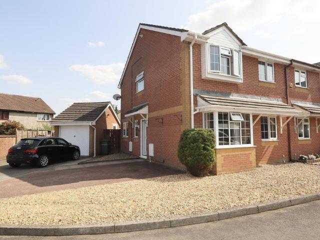 4 bedroom semi detached house for sale