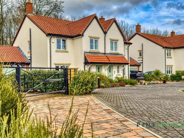 4 bedroom semi detached house for sale