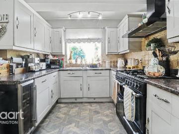 4 bedroom semi detached house for sale