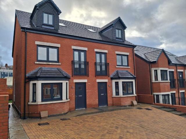 4 bedroom semi detached house for sale