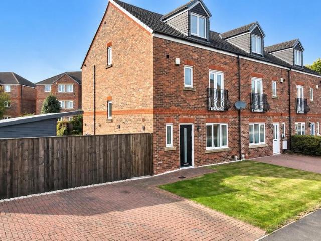 4 bedroom semi detached house for sale