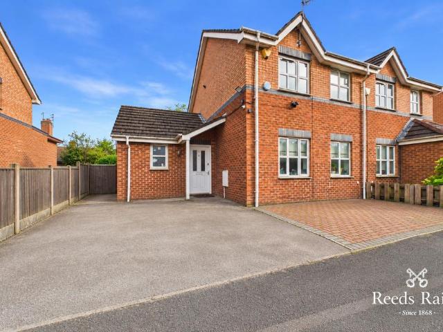 4 bedroom semi detached house for sale