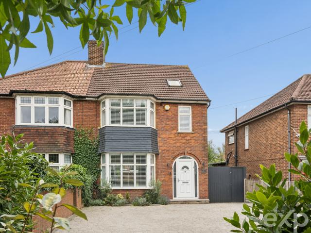 4 bedroom semi detached house for sale