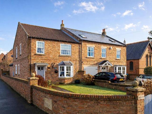4 bedroom semi detached house for sale