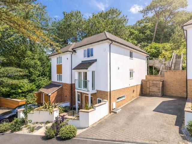 4 bedroom semi detached house for sale