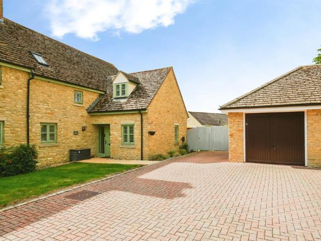4 bedroom semi detached house for sale