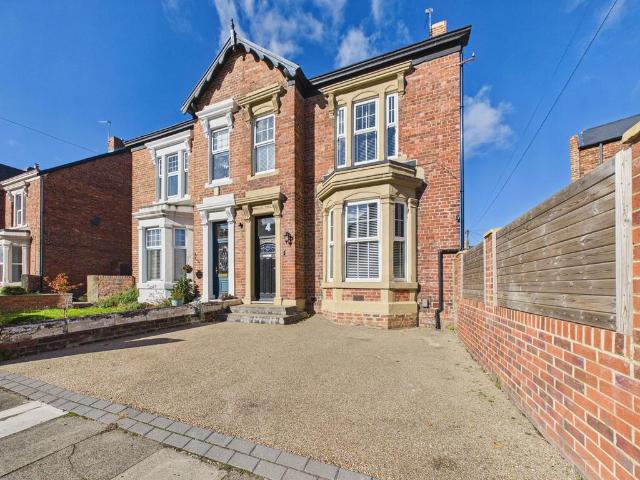 4 bedroom semi detached house for sale