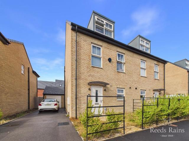 4 bedroom semi detached house for sale