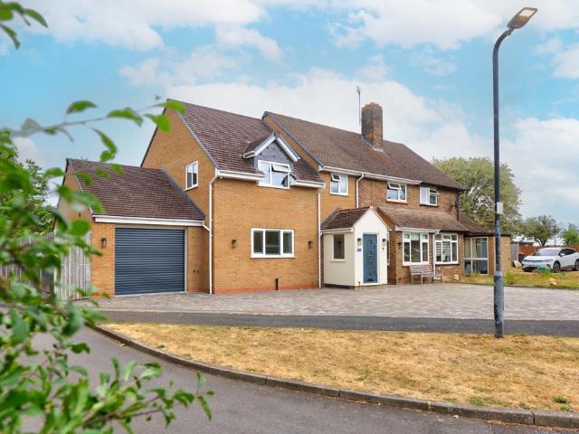 4 bedroom semi detached house for sale