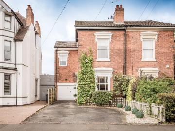 4 bedroom semi detached house for sale