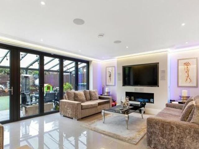 4 Bedroom Semi detached House For Sale In Bushey