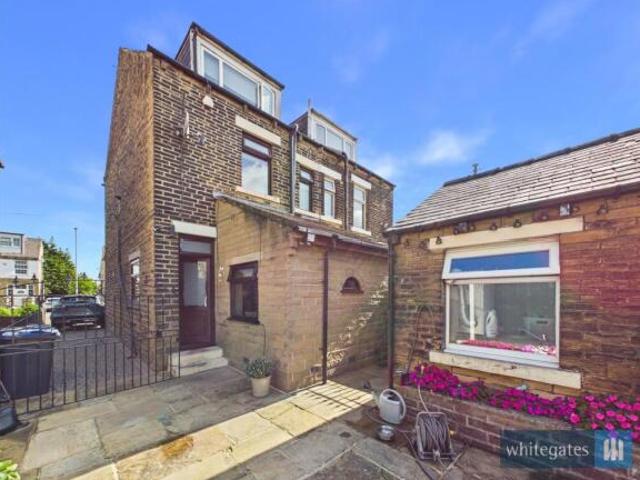 4 bedroom semi detached house for sale in Carr Bottom Road, Bradford, West Yorkshire, BD5