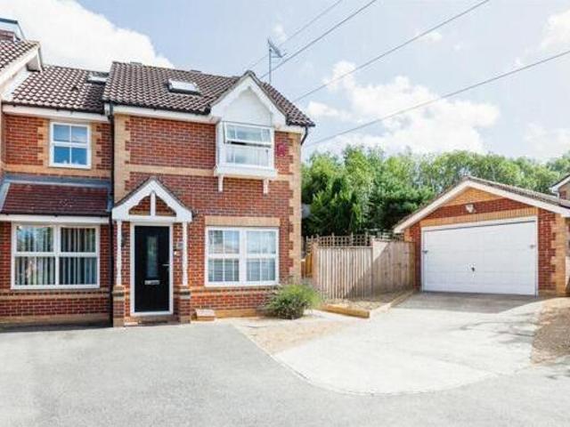 4 Bedroom Semi detached House For Sale In Crawley, West Sussex