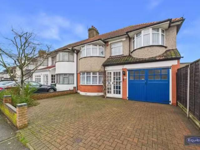 4 bedroom semi detached house for rent in Tavistock Road, Well.