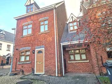 4 bedroom semi detached house for rent in Village Mews, Birmin.