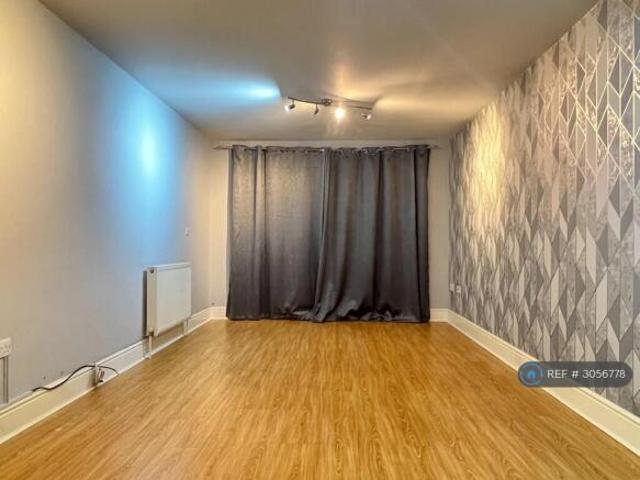 4 bedroom semi detached house for rent in Walden Croft, Simpson, Milton Keynes, MK6