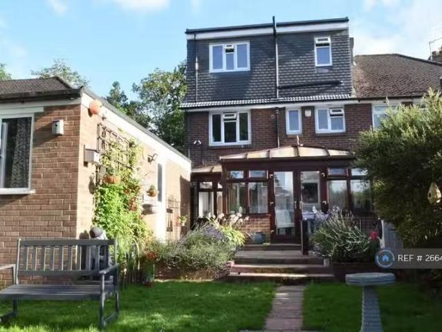 4 bedroom semi detached house for rent in Warren Road, Orpingt.