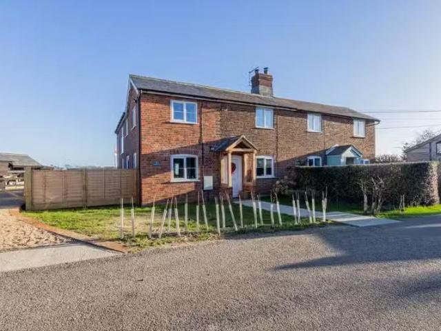 4 bedroom semi detached house for rent in Wix Road, CO12
