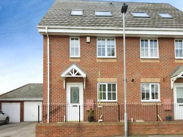 4 Bedroom Semi detached House For Rent In Wombwell, Barnsley