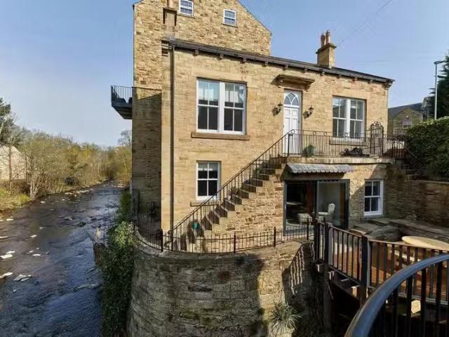 4 bedroom semi detached house for rent in Wood Street, Shotley.