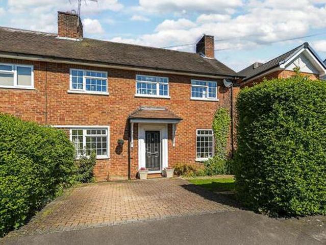 4 Bedroom Semi detached House For Rent In Woking, Surrey