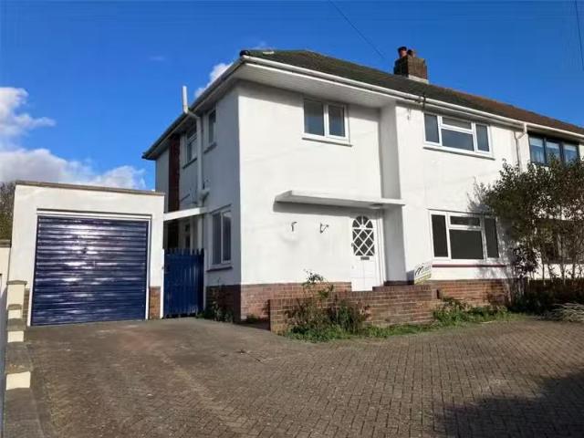 4 bedroom semi detached house for rent in Avalon Road, Orpingt.