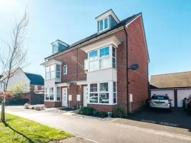 4 bedroom semi detached house for rent in Benjamin Gray Drive.