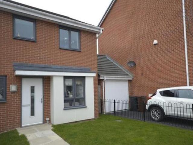 4 Bedroom Semi detached House For Rent In Bilston, West Midlands