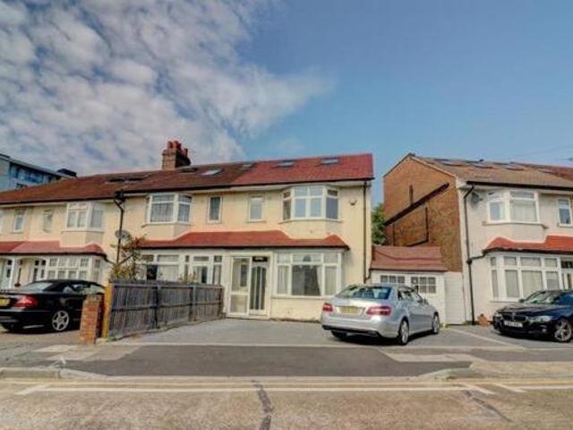 4 Bedroom Semi detached House For Rent In Colliers Wood, Merton