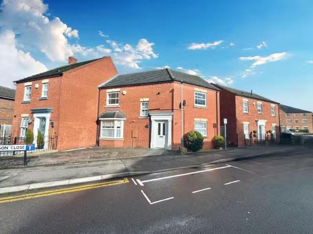 4 bedroom semi detached house for rent in Clarkson Close, Nune.